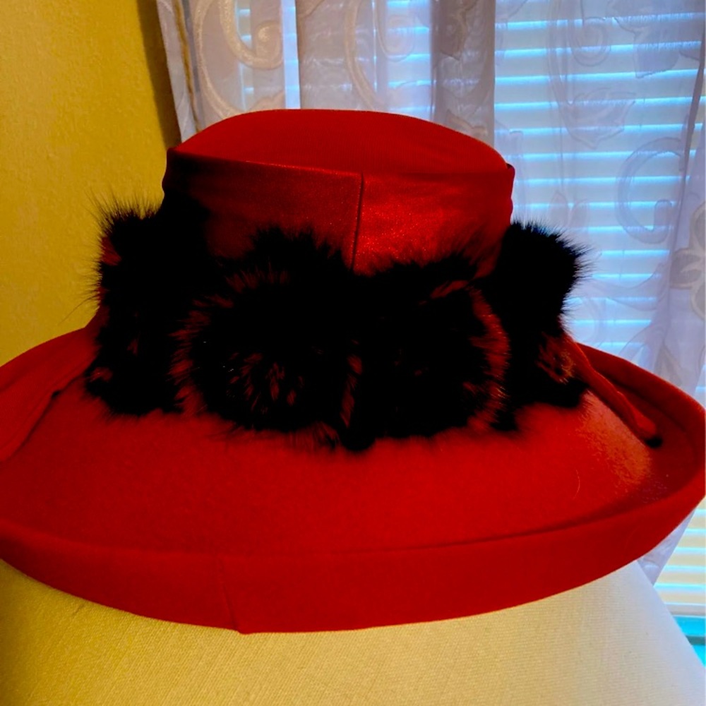 Vintage hat.  Beautiful vintage hat.  This has been in our family for a while